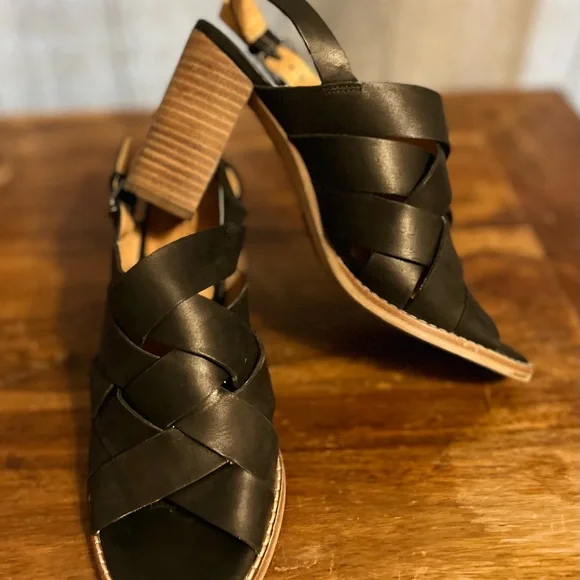 Madewell leather sandals. Size 7.5 - Picture 2 of 4